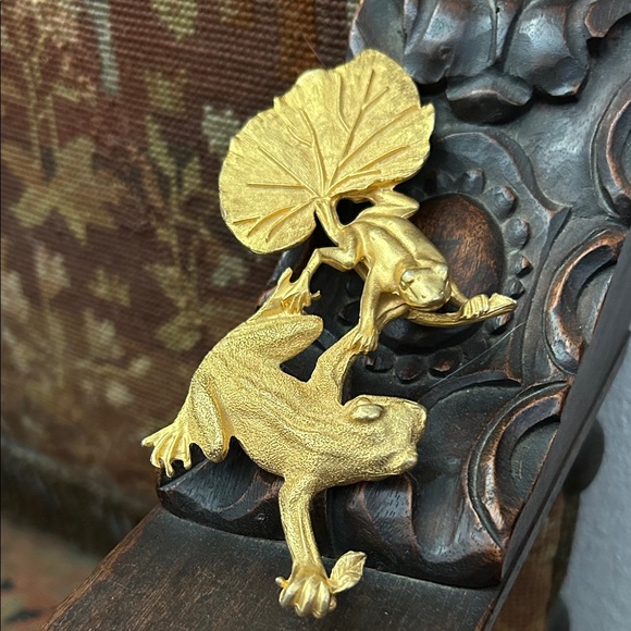 Rare Vintage Gail Labelle Gold Toned Belt Buckle, Frogs on a Lilypad, Fairycore main image 13